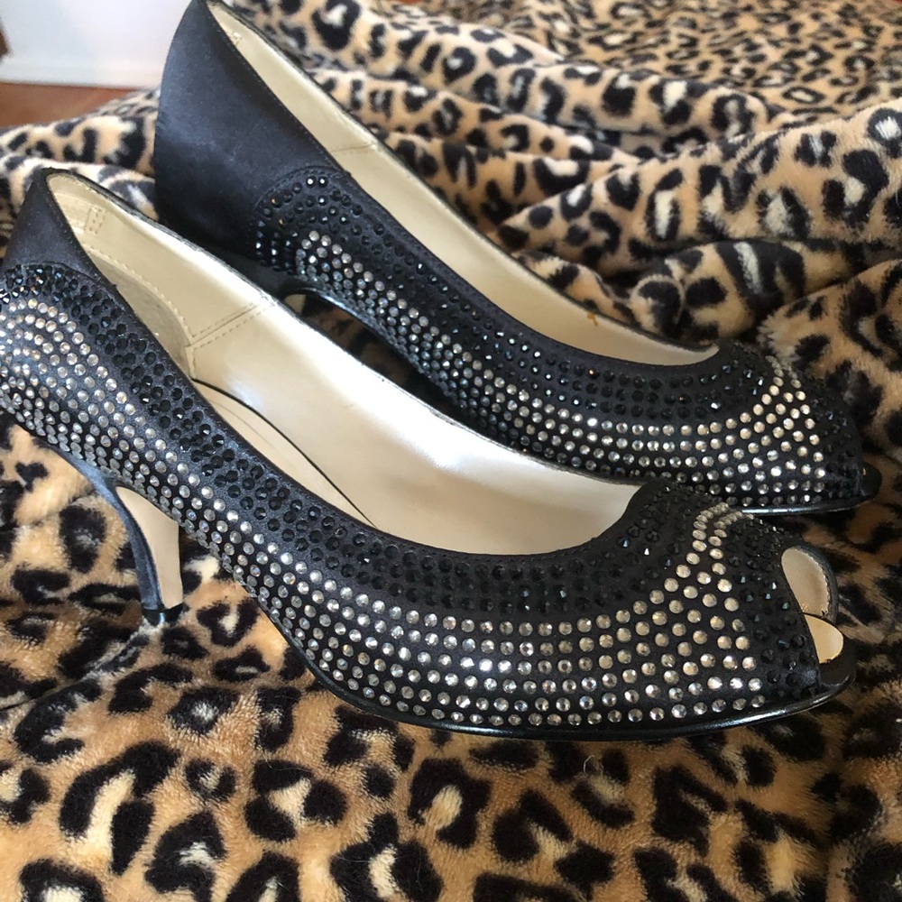 Fabulous black and white gems peep toe shoes